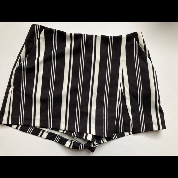 NWT women’s skirt size small - Picture 4 of 6